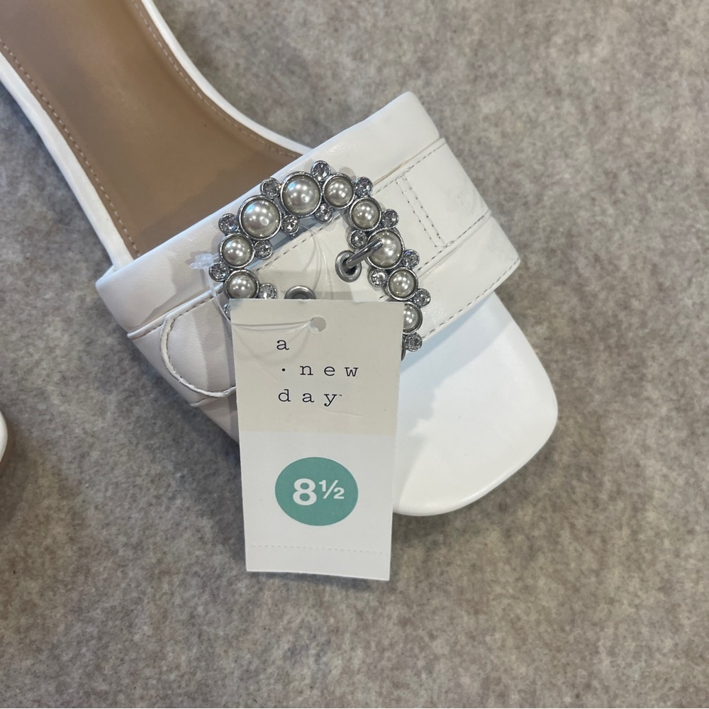 A New Day Kelsey Cream Faux Pearl Buckle slip On Flat Sandals Size 8.5 New - Picture 7 of 8